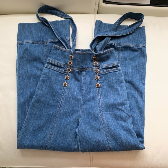 SOLD✨Anthropologie Pilcro Bibbed Denim Jumpsuit✨ - Picture 3 of 8